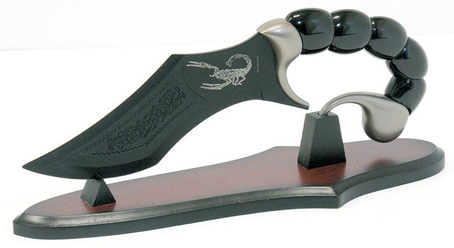 Coltello a forma di scorpione Coltello a forma di scorpione